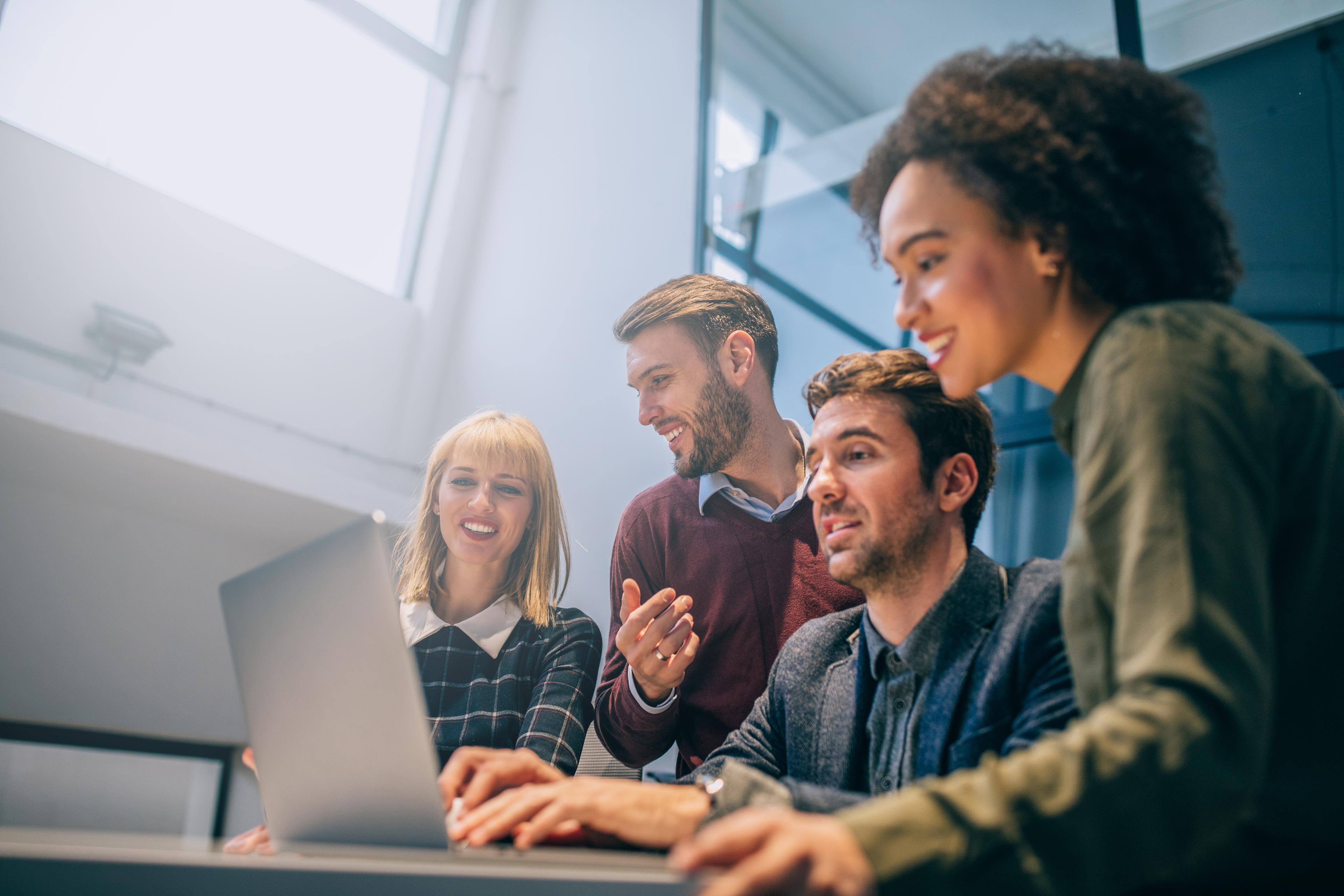 Personas trabajando