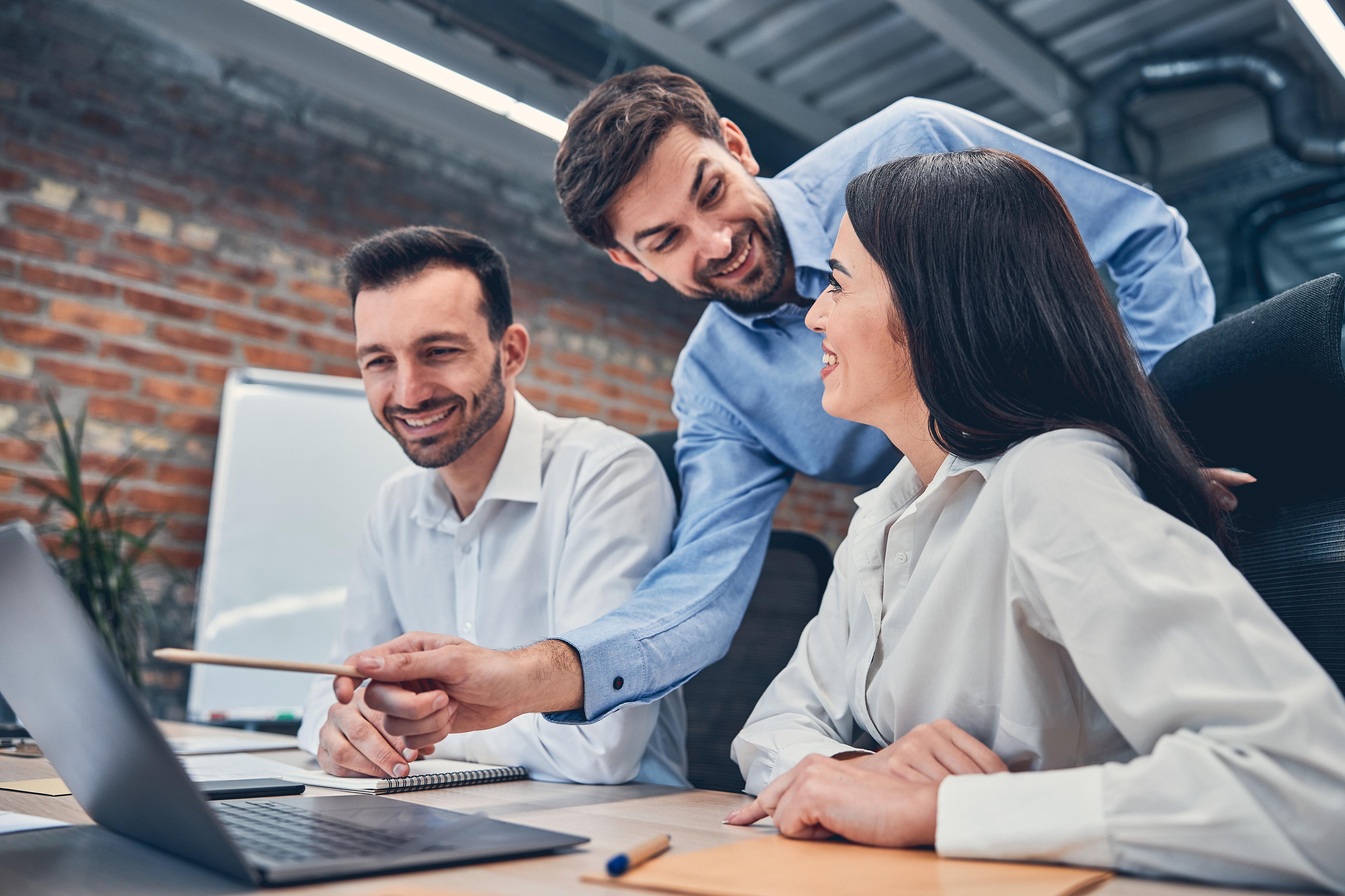 Personas trabajando