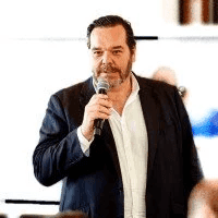Cara Guillermo Martínez